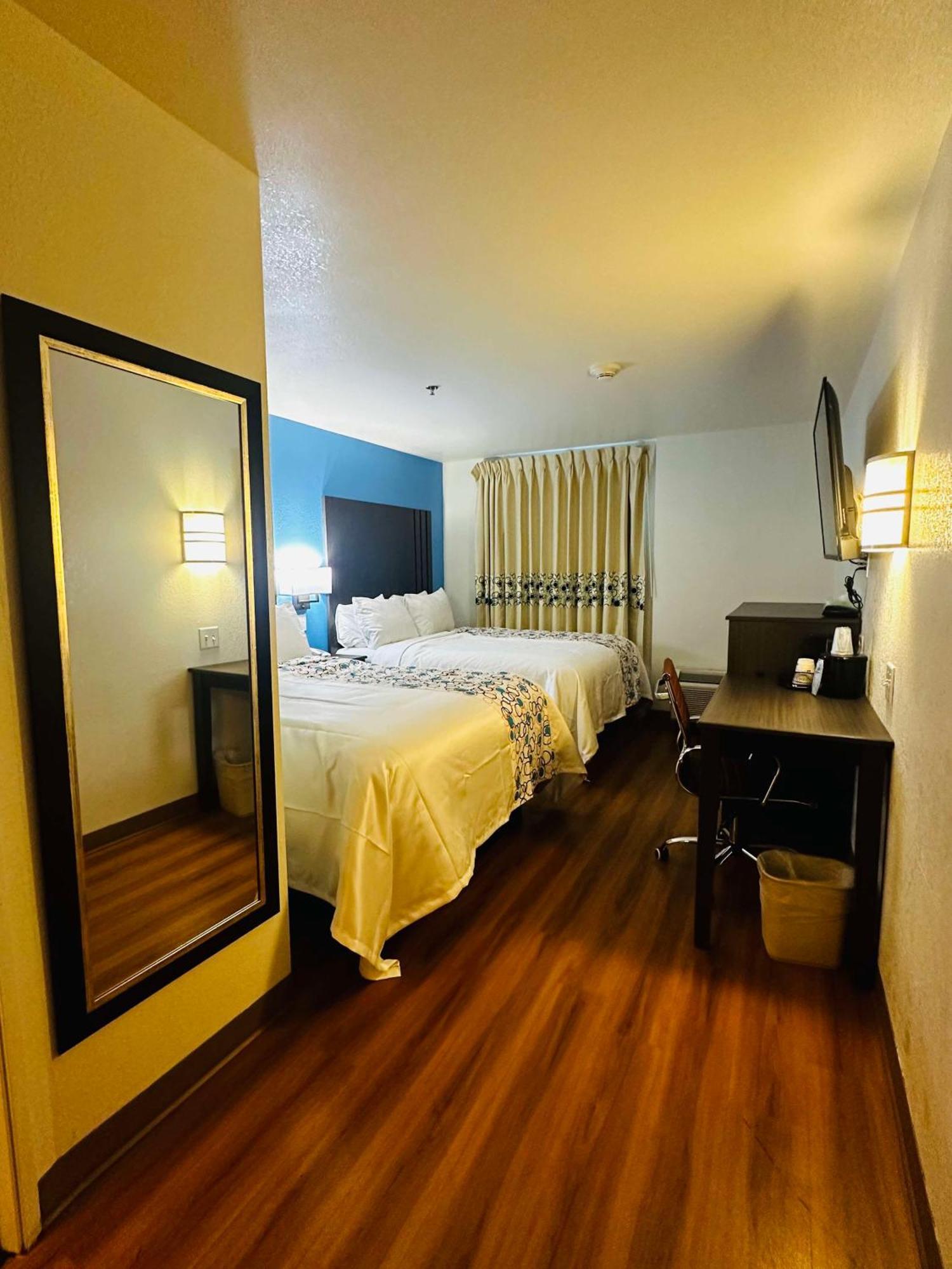 Surestay By Western East Hotel 3*